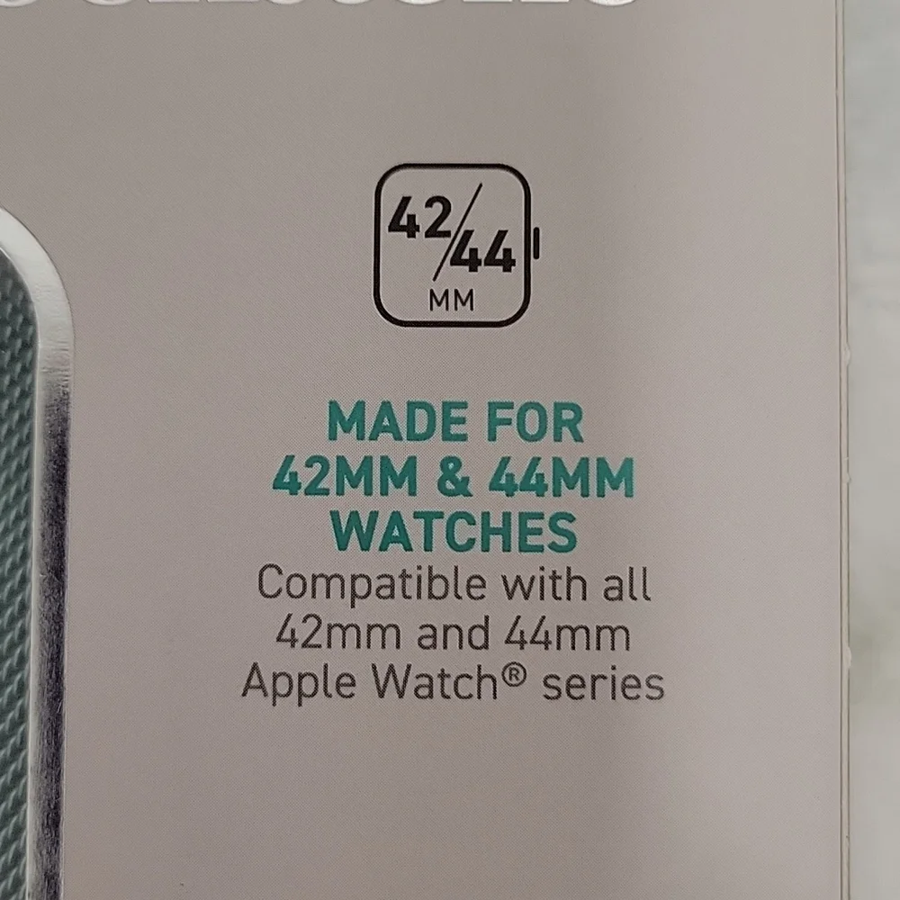 Brookstone 42-44MM Apple Watch Mesh Band New in Opened Box Magnetic Closure